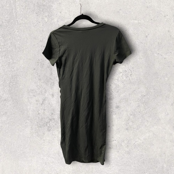 Small green axis dress - Picture 2 of 3